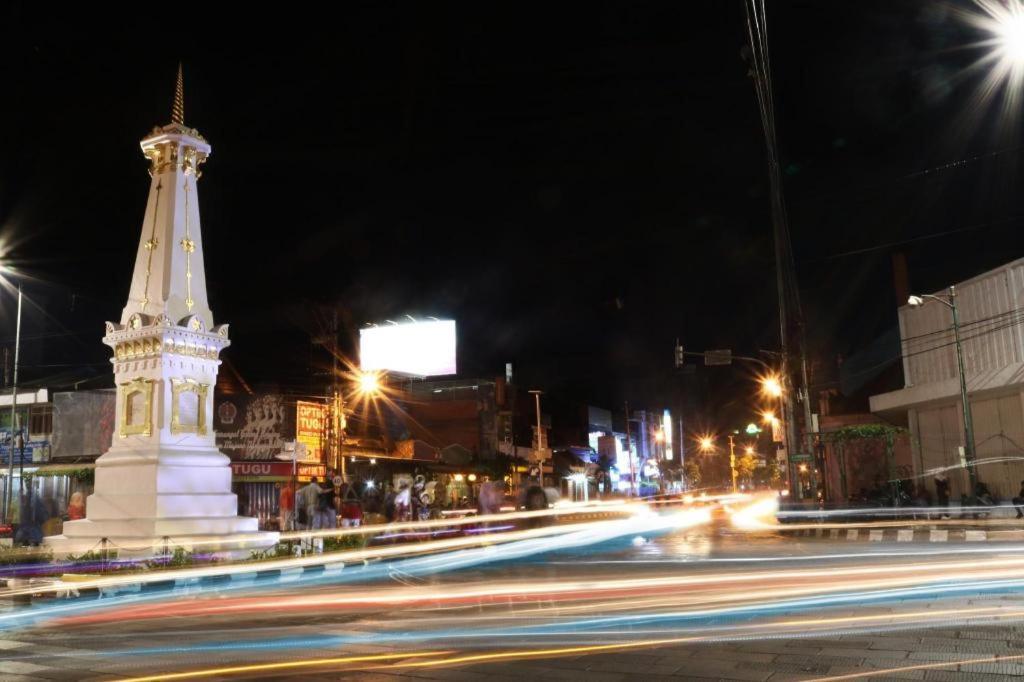 Oyo 91686 Triple S Hotel Malioboro ジョグジャカルタ エクステリア 写真