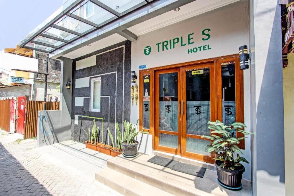 Oyo 91686 Triple S Hotel Malioboro ジョグジャカルタ エクステリア 写真
